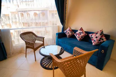 a living room with a blue couch and chairs at كمباوند فلورنزا خمسين in Hurghada
