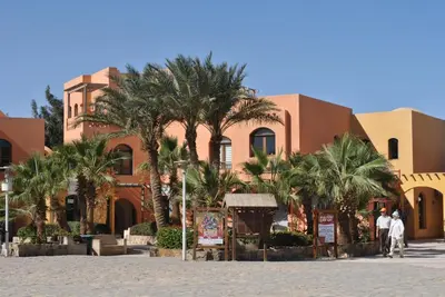 a building with palm trees in front of it at Modernes Apartment in El Gouna - South Marina in El Gouna