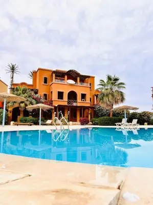 a large swimming pool in front of a building at Vue magnifique, confort unique in Hurghada