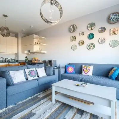 Chic Cyan 3BR Apt. • Prime Location