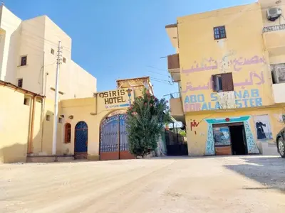 an empty street in a town with buildings at Osiris Hotel Luxor \u60a8\u5728\u76e7\u514b\u7d22\u7684\u7b2c\u4e8c\u500b\u5bb6 in Luxor