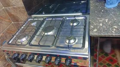 a stove top oven sitting in a kitchen at اهلا بيكم في بيتنا in Jazīrat al ‘Awwāmīyah