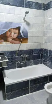 a person taking a bath in a shower in a bathroom at Nový byt ve vyhledávané lokalitě in Hurghada