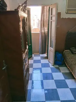 a room with a mirror and a checkered floor at الشواربي السياحي كورنيش النيل in Aswan