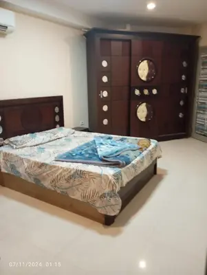 a bedroom with a bed and a dresser at شقة في موا بلازا كورنيش النيل اسوان Apartment in Mowa Plaza Aswan Nile Corniche in Aswān
