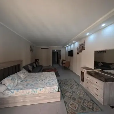 Seaview Hotel Apartment steps from downtown