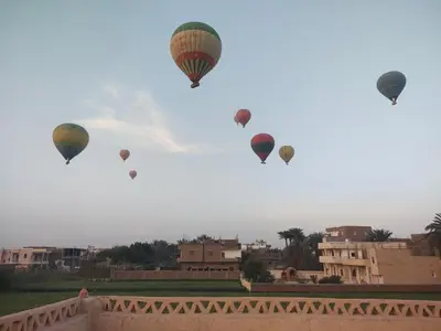a group of hot air balloons flying in the sky at Nubian House in Al Aqālitah