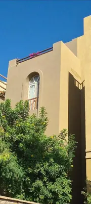 a building with a window on the side of it at Exklusives Apartment mit Dachterrasse und Meerblick in Hurghada