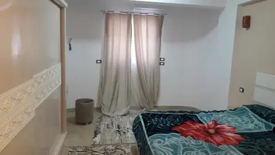 a room with a bed and a window at الاقصر البر الغربي امام معبد هابو in Al Aqālitah
