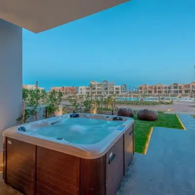 Chic 1 BR with private jacuzzi