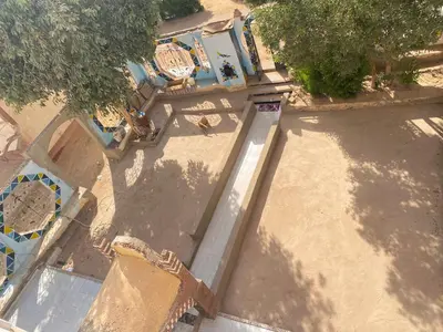 an overhead view of a fountain in a park at Maleka nubian guest house in Jazīrat Suhayl