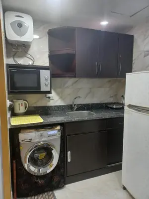 a kitchen with a washing machine and a microwave at ميراج باي ريزورت منتجع لافستا in Hurghada