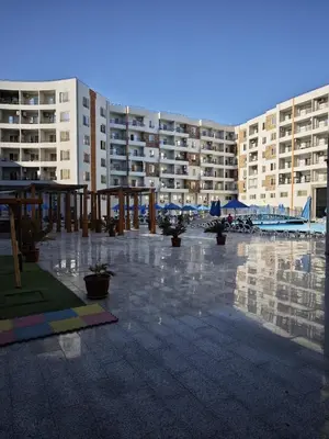 a large courtyard with a large apartment building at Hurghada Tiba Golden Resort Apartment Strand Pool 22 in Hurghada