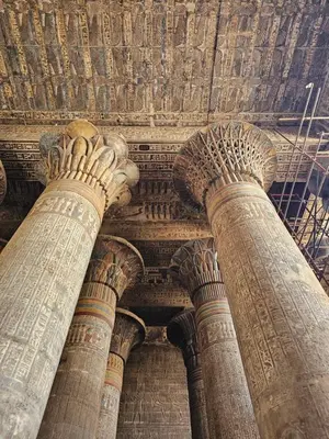 a group of columns in a building with a ceiling at Hatschepsut hous in ‘Ezbet Abu Ḥabashi