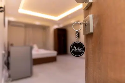 a door key with a room with a bed at Arkan Hotel Qena in Qena