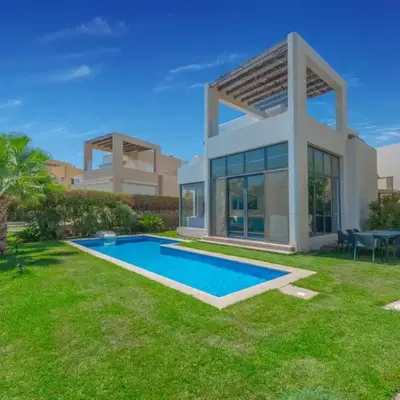 Airy & Bright 4BR Villa in Tawila