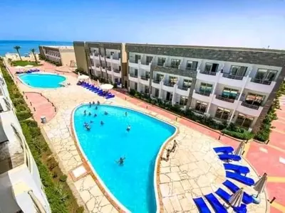 an overhead view of a hotel with a swimming pool at سيسليا بيتش ريزورت in Hurghada