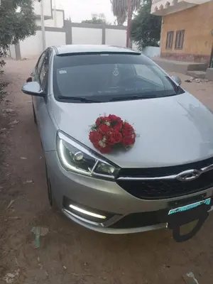 a white car with a bouquet of red roses at اسوان in Naj‘ al ‘Amrāb