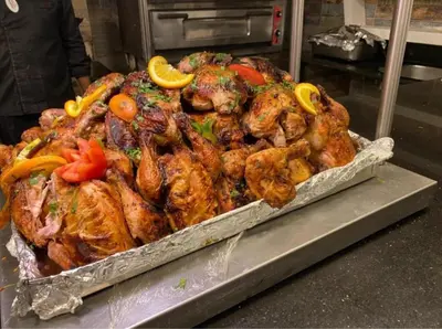 a large pile of chickens with peppers and onions at فندق ميراج باي اكوا بارك in Hurghada