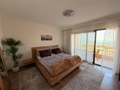 a bedroom with a bed with a view of the ocean at Exklusive Ferienwohnung mit traumhafter Meeressicht in Hurghada
