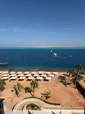 a beach with a bunch of umbrellas and the ocean at Exklusive Ferienwohnung mit traumhafter Meeressicht in Hurghada