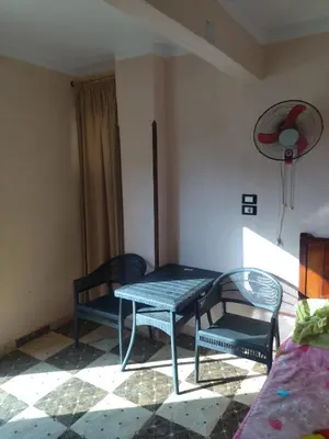 a room with a table and chairs in a room at شقة صغيرة قريبة من شاطئ البحر في سفاجا in Safaga