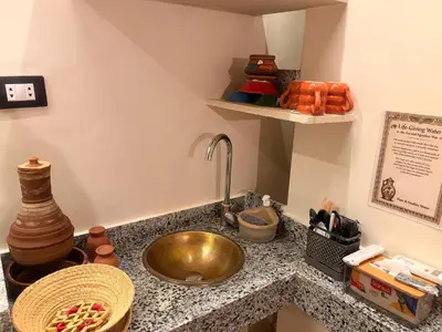 a kitchen counter with a sink in a kitchen at Woori Duri \ud658\ub300\ub97c \uc704\ud574 in Aswan