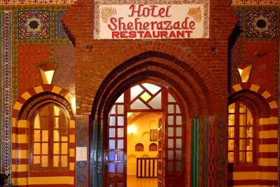 a building with a sign that reads hotel shakespearelegate restaurant at Hotel Sheherazade Luxor in Luxor