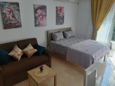 a living room with a couch and a bed at Exoticky apartman in Hurghada