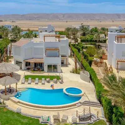 4 Bedroom Villa with Heated Pool