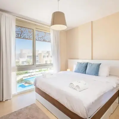 Luxe 3BDR w Private Rooftop Jacuzzi & Beach Access