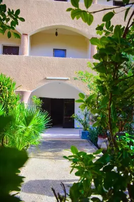 an entrance to a building with a large garage at Rose Guest House \u60a8\u5728\u76e7\u514b\u7d22\u7684\u7b2c\u4e8c\u500b\u5bb6 in Luxor