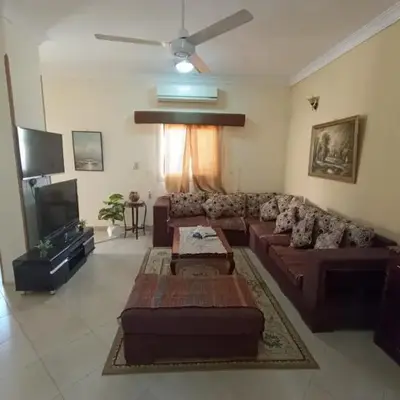 شقة سكنية ذات طابع عائلى متميز بها كافة الامكانيات من فلتر ماء وواى فاى