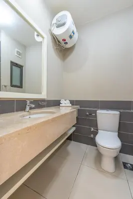 a bathroom with a toilet and a large mirror at Brand-New Family House in Tawila El Gouna Lagoon and Pool Access in Hurghada
